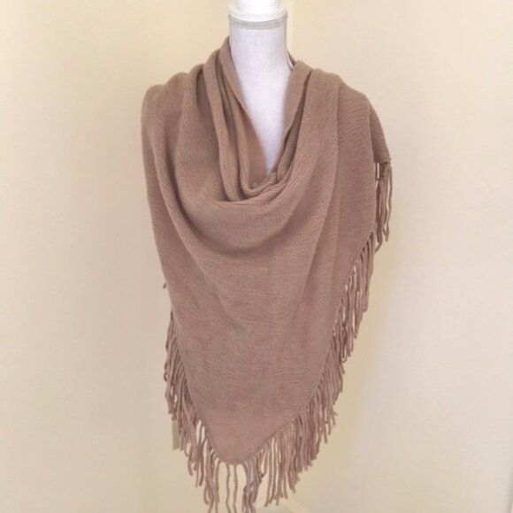 New without tags! VINCE CAMUTO one size blush scarf with Fringes - Picture 1 of 7
